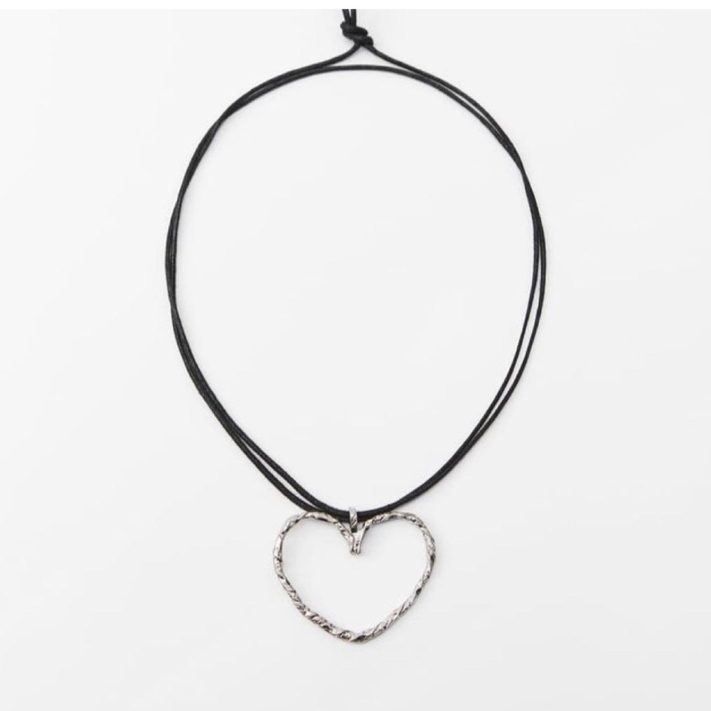 Zara NWT long necklace with heart pendant silver black 1856/337